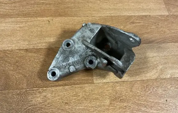 Citroen C5 Engine mounting bracket 9647029580