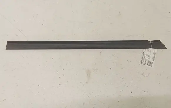Mercedes-Benz E W212 Front door trim bar A21272509