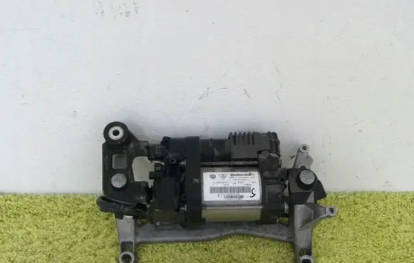 Volkswagen Touareg I Air suspension compressor/pump 7p0616006j