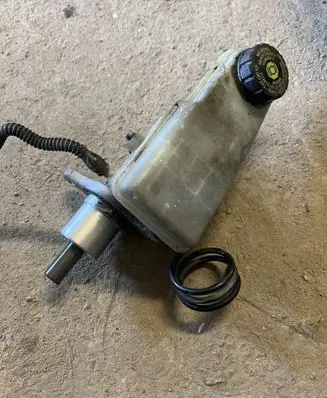 Mitsubishi Colt Master brake cylinder 32067272D 32067272