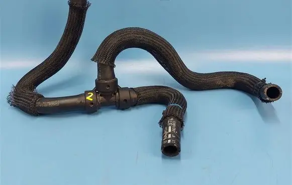 Ford Explorer Engine coolant pipe/hose