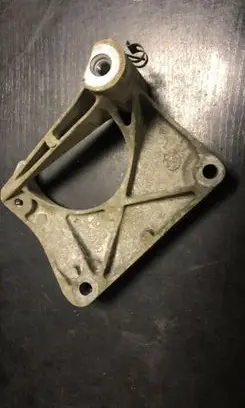 BMW 5 E60 E61 Engine mounting bracket 6761117