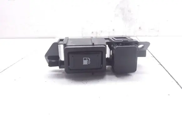 Nissan Navara D23 Fuel tank opening switch 681RU4JA0A
