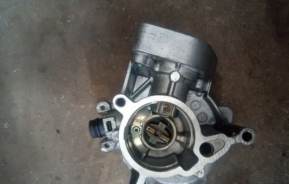 Audi TT TTS RS Mk3 8S Vacuum pump 06L145100F