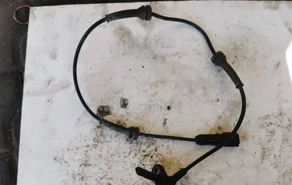 Renault Laguna III ABS brake wheel speed sensor 479100001N 10071151953