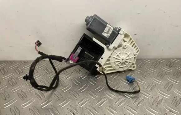 Volkswagen PASSAT CC Front door window regulator motor 1K0959792P 3C8837462J