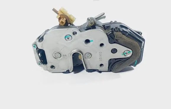 Opel Insignia A Front door lock 3023801F