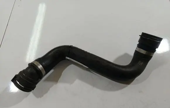 BMW 3 E90 E91 Engine coolant pipe/hose 