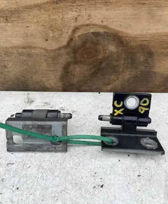 Volvo XC90 Front door upper hinge