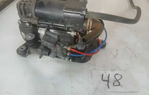 BMW 5 G30 G31 G38 Air suspension compressor/pump 26071679 6886721