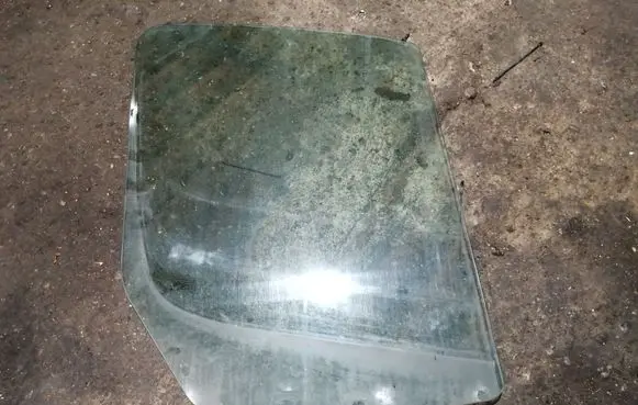 Mercedes-Benz Sprinter W906 Front door window/glass (coupe) DOT27AS2M24100