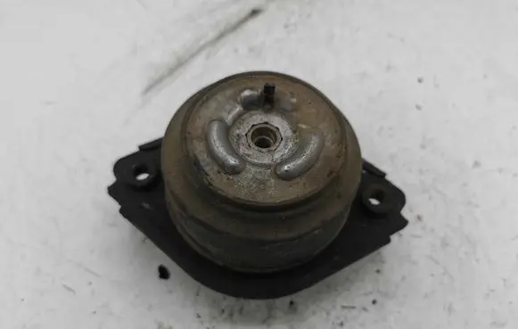 Mercedes-Benz ML W164 Engine mount bracket NOCODE