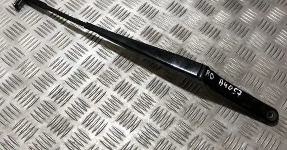 Skoda Octavia Mk2 (1Z) Front wiper blade arm 1z2955410a