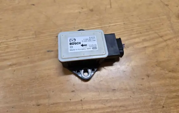 Mazda CX-7 ESP acceleration yaw rate sensor F189437Y1 0265005744