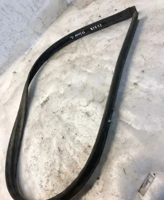 Volkswagen Tiguan Front door rubber seal