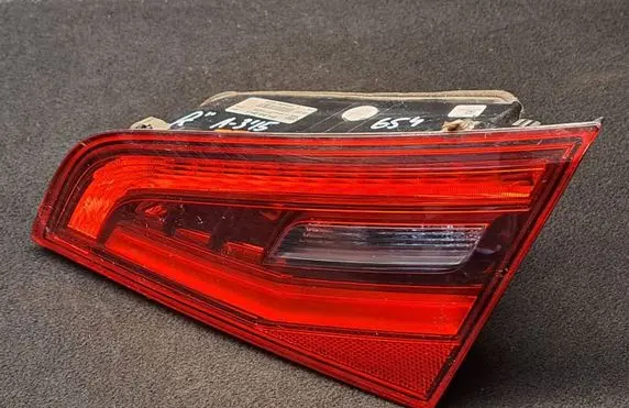 Tailgate rear/tail lights
