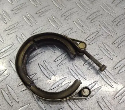 Volkswagen PASSAT B8 Muffler pipe connector clamp 04L253725B
