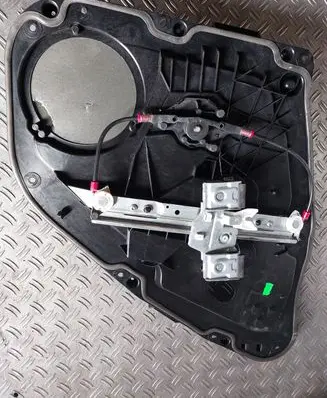 Rear door manual window regulator