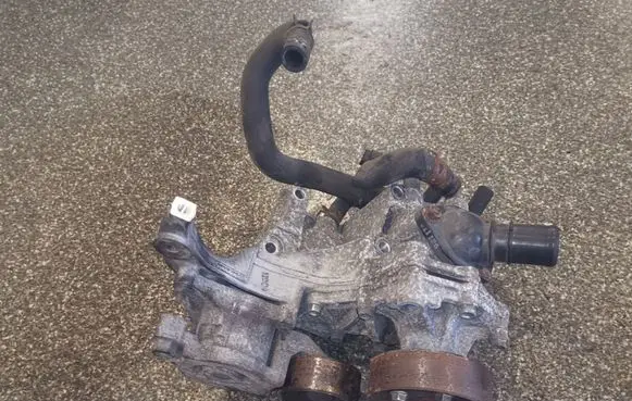 Mazda 6 Generator/alternator bracket R2AA15176
