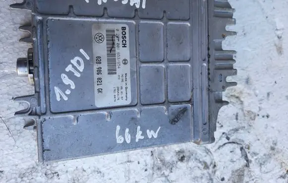 Volkswagen PASSAT B5 Engine control unit/module 028906021GK
