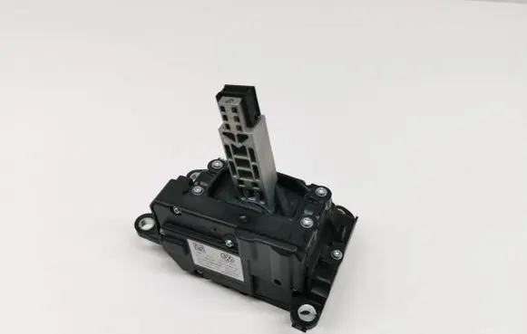 Volkswagen Touareg III Gear shifter/selector 761713041B