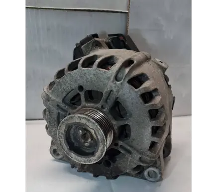 Peugeot 208 Generator/alternator 9675753680