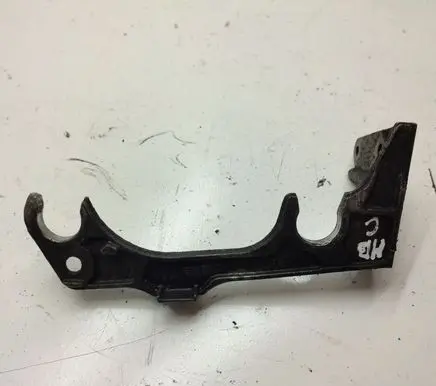 Mercedes-Benz C W204 Air filter cleaner box bracket assembly A6510940127