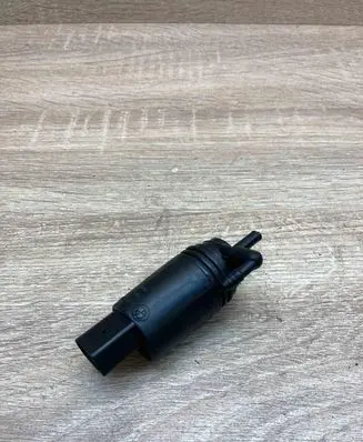 BMW 5 E39 Windscreen/windshield washer pump 8377612
