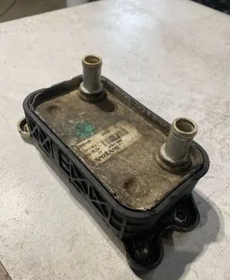 Volvo V50 Engine oil radiator 30637966 B4956