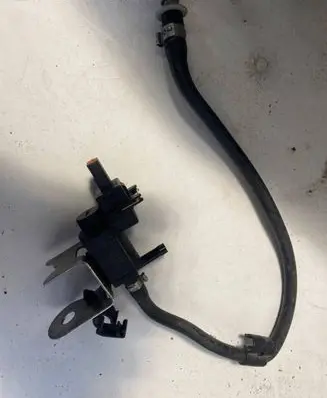 Jaguar XF Vacuum valve 70435600