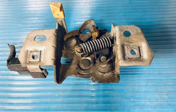 Volvo C30 Engine bonnet/hood lock/catch 30716529