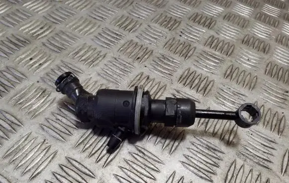 Renault Master III Clutch master cylinder 8200673234B