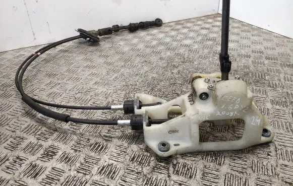 KIA Ceed Gear shifter/selector 437001H200