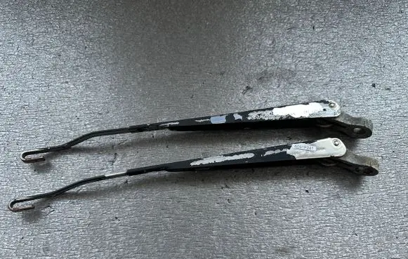 Nissan Patrol Y60 Front wiper blade arm 2888006J00 2888506J00