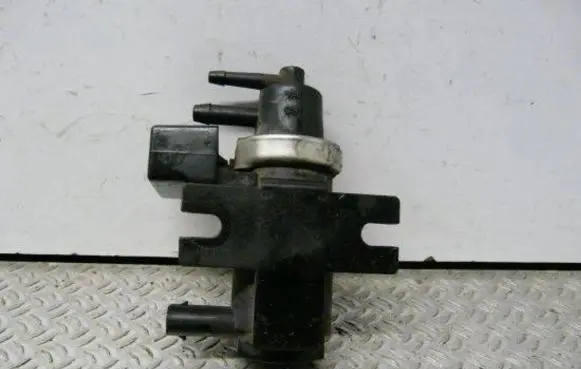 Mercedes-Benz B W245 Turbo solenoid valve a0051535528