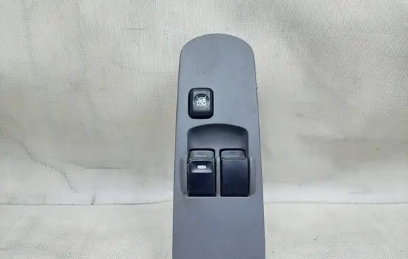 Mitsubishi Colt Electric window control switch 8608A076