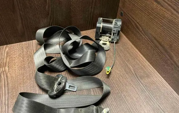 Iveco Daily 3rd gen Front seatbelt 33014051 33017280A1