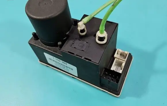 Audi A8 S8 D2 4D Central locking vacuum pump 8L0862257 IMPRK1552902