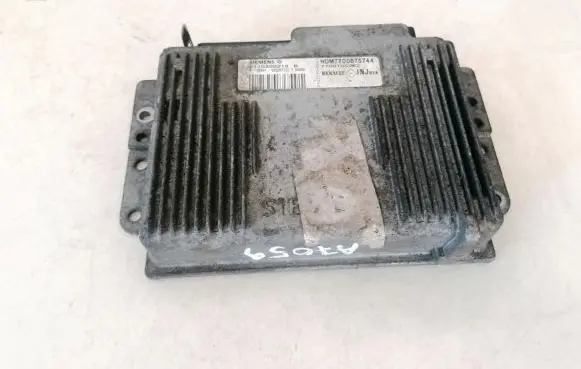 Renault Scenic I Engine control unit/module 7700105982 h0m7700875744