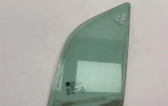 Opel Mokka Front door vent window glass four-door E000266 43R004583