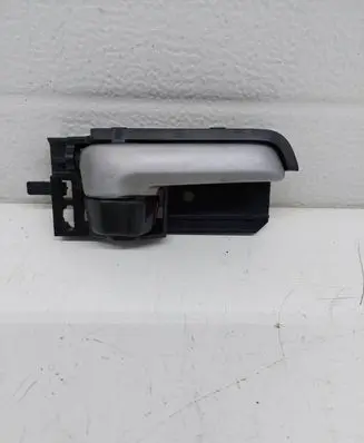 Suzuki SX4 Front door interior handle