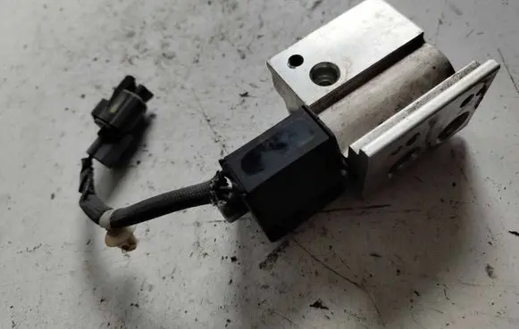 Honda CR-V Air conditioning (A/C) expansion valve 4433101120