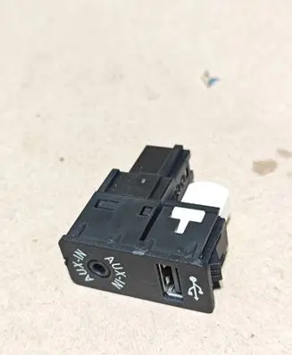 BMW 4 F36 Gran coupe AUX in-socket connector MD169594