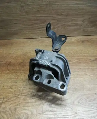 Engine mount bracket