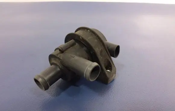 Volvo V40 Water pump 30950000