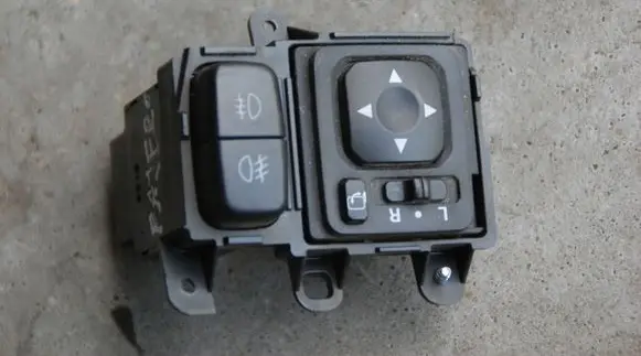 Mitsubishi Pajero Wing mirror switch 170KM