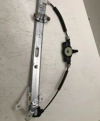 Mazda 3 III Front window lifting mechanism without motor