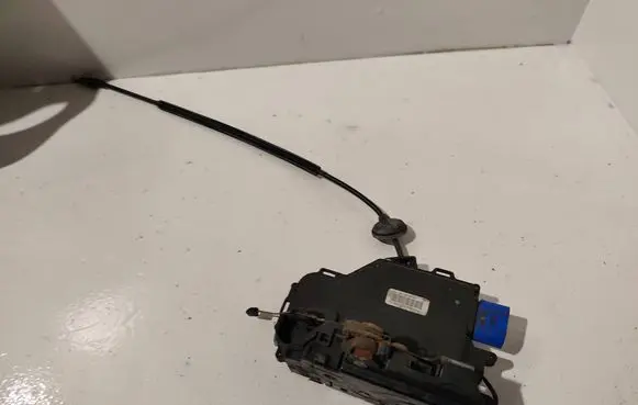 Volkswagen Caddy Front door lock 3D1837016 PA66307G CZWL3A00468