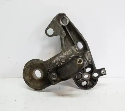 Audi A4 S4 B7 8E 8H Engine mounting bracket 8E0199352F