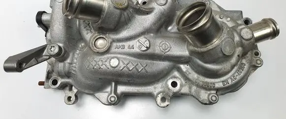 Volkswagen Golf VII Water pump 05E121111L